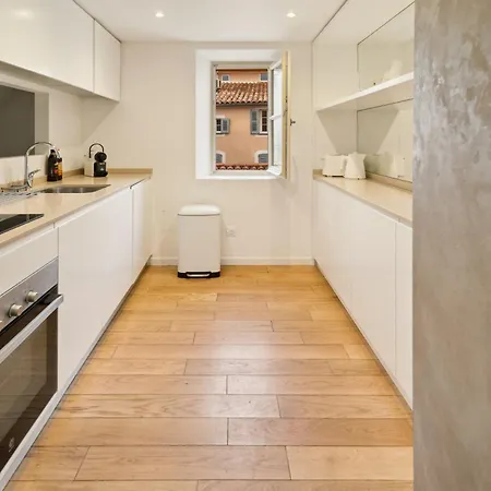 L'escale Tropezienne Rue Des Commercants 3e