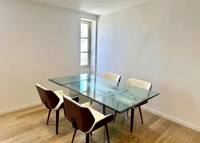 L'escale Tropezienne Rue Des Commercants 3e * Saint-Tropez