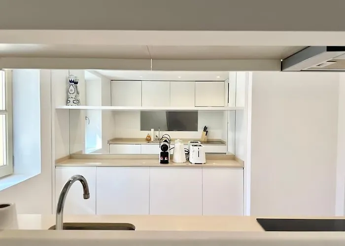 L'escale Tropezienne Rue Des Commercants 3e