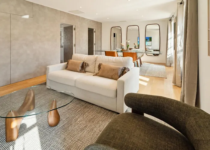 L'escale Tropezienne Rue Des Commercants 3e * Saint-Tropez