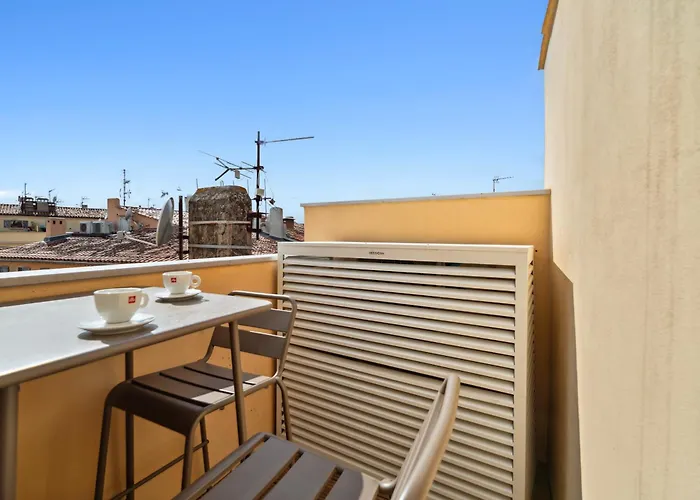 L'escale Tropezienne Rue Des Commercants 3e