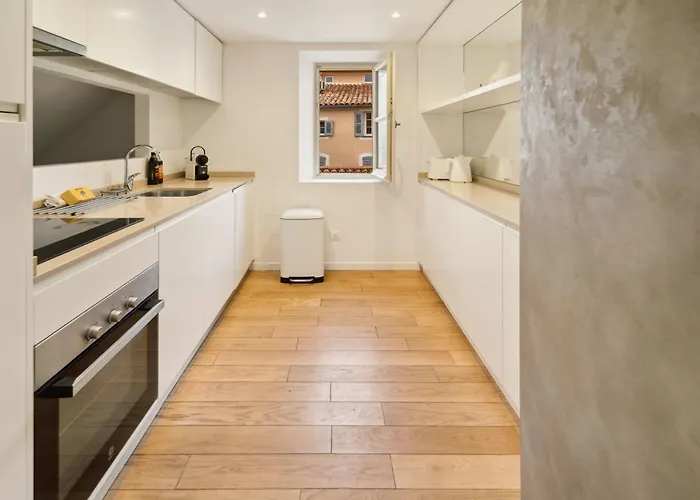 L'escale Tropezienne Rue Des Commercants 3e