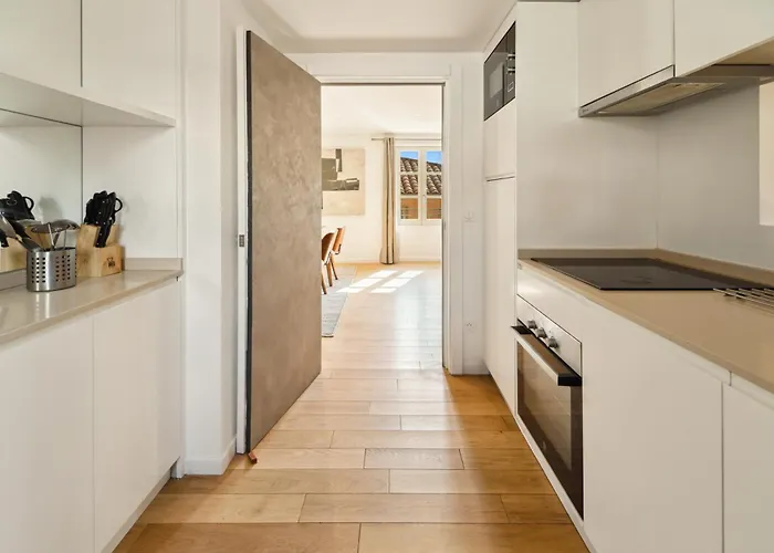 L'escale Tropezienne Rue Des Commercants 3e *